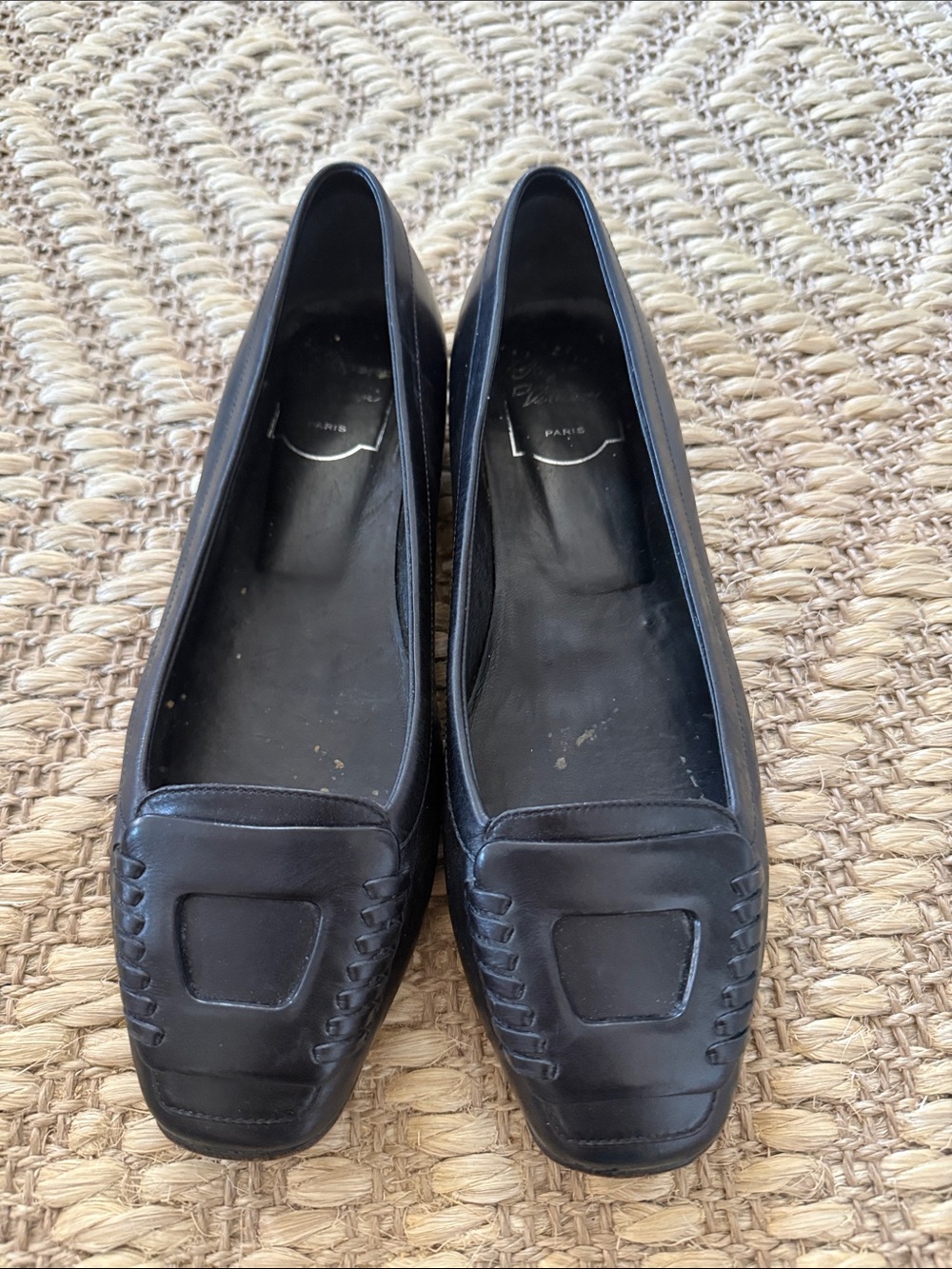 Roger Vivier Women’s Black Leather Flats